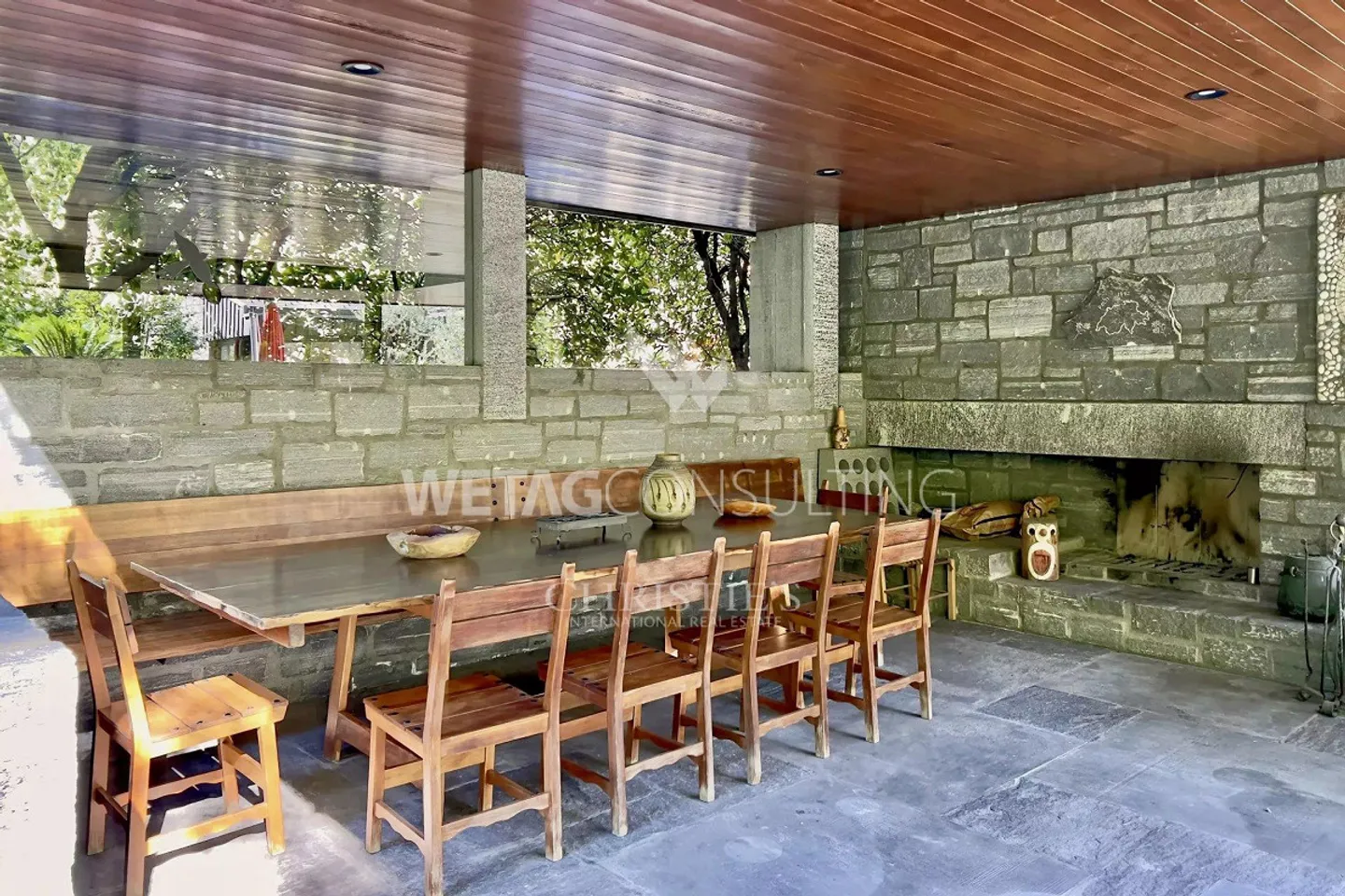 Villa prestigiosa circondata da verde lussureggiante con un ampio giardino... - Foto 11 di 13