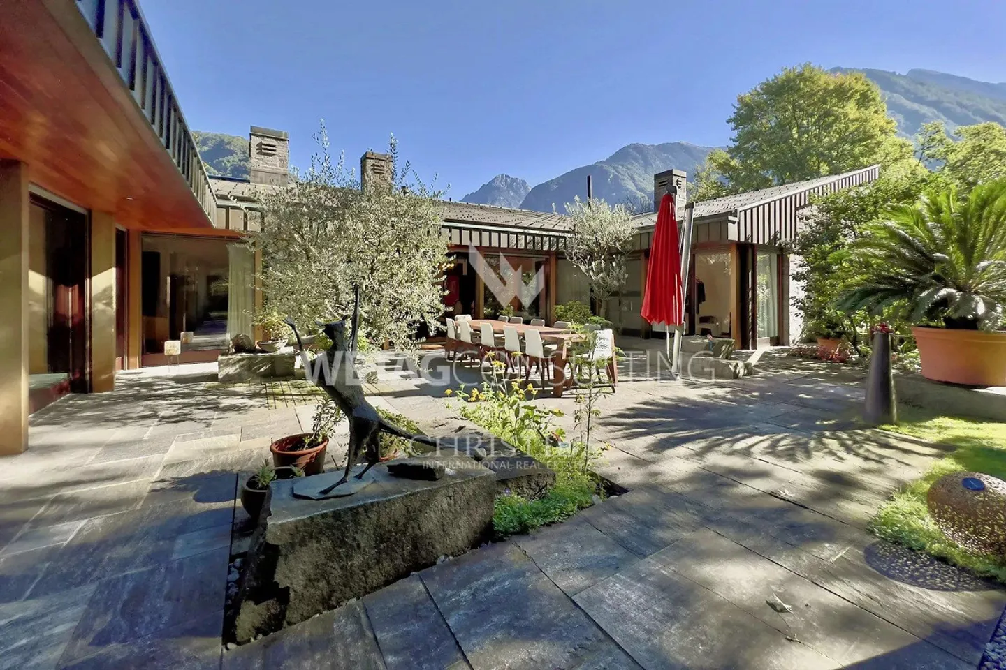 Villa prestigiosa circondata da verde lussureggiante con un ampio giardino... - Foto 13 di 13