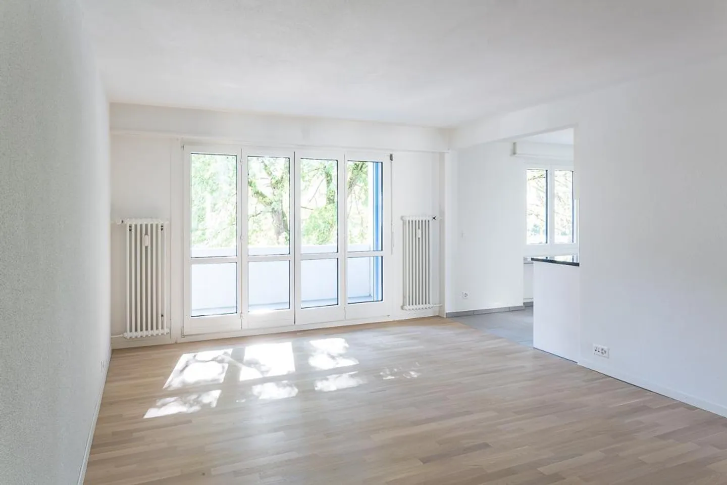 Living in a Quiet Location: 3.5-Room Apartment on the Raised Ground Floor - Photo 2 of 7