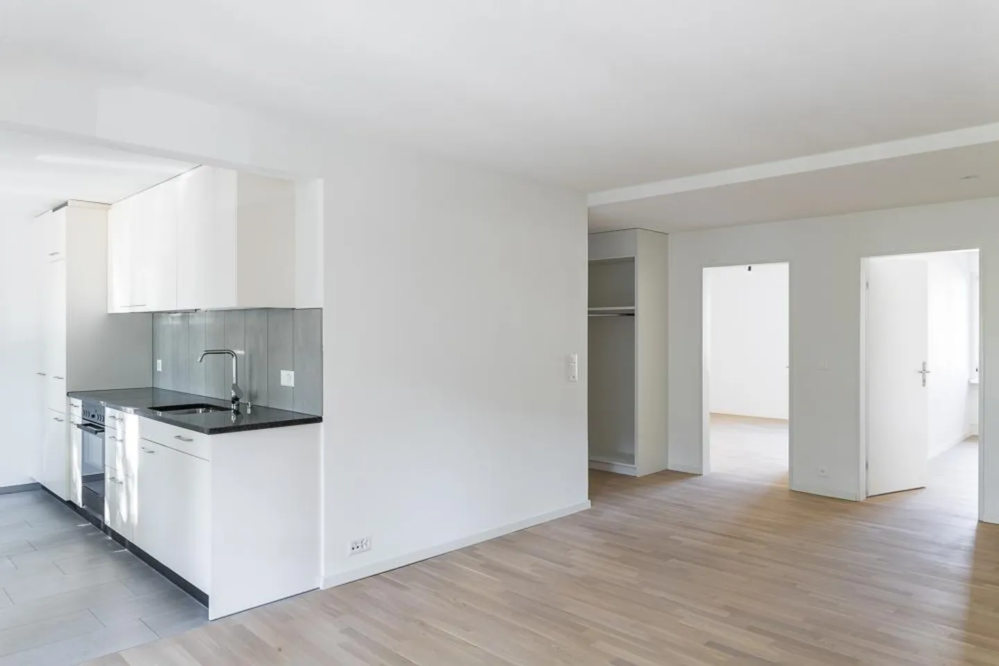 Living in a Quiet Location: 3.5-Room Apartment on the Raised Ground Floor - Photo 3 of 7