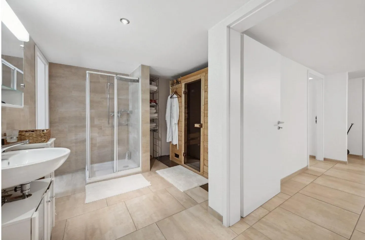 Semi-Detached House, 6.5 Rooms and 5.5 Rooms Under One Roof - Photo 7 of 9