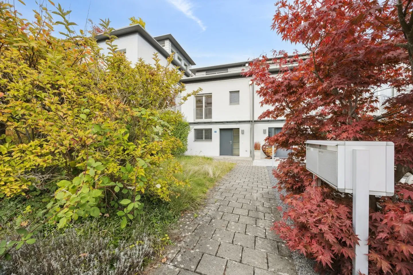 Maison de ville d'angle dans un quartier calme et familial - Photo 1 sur 12