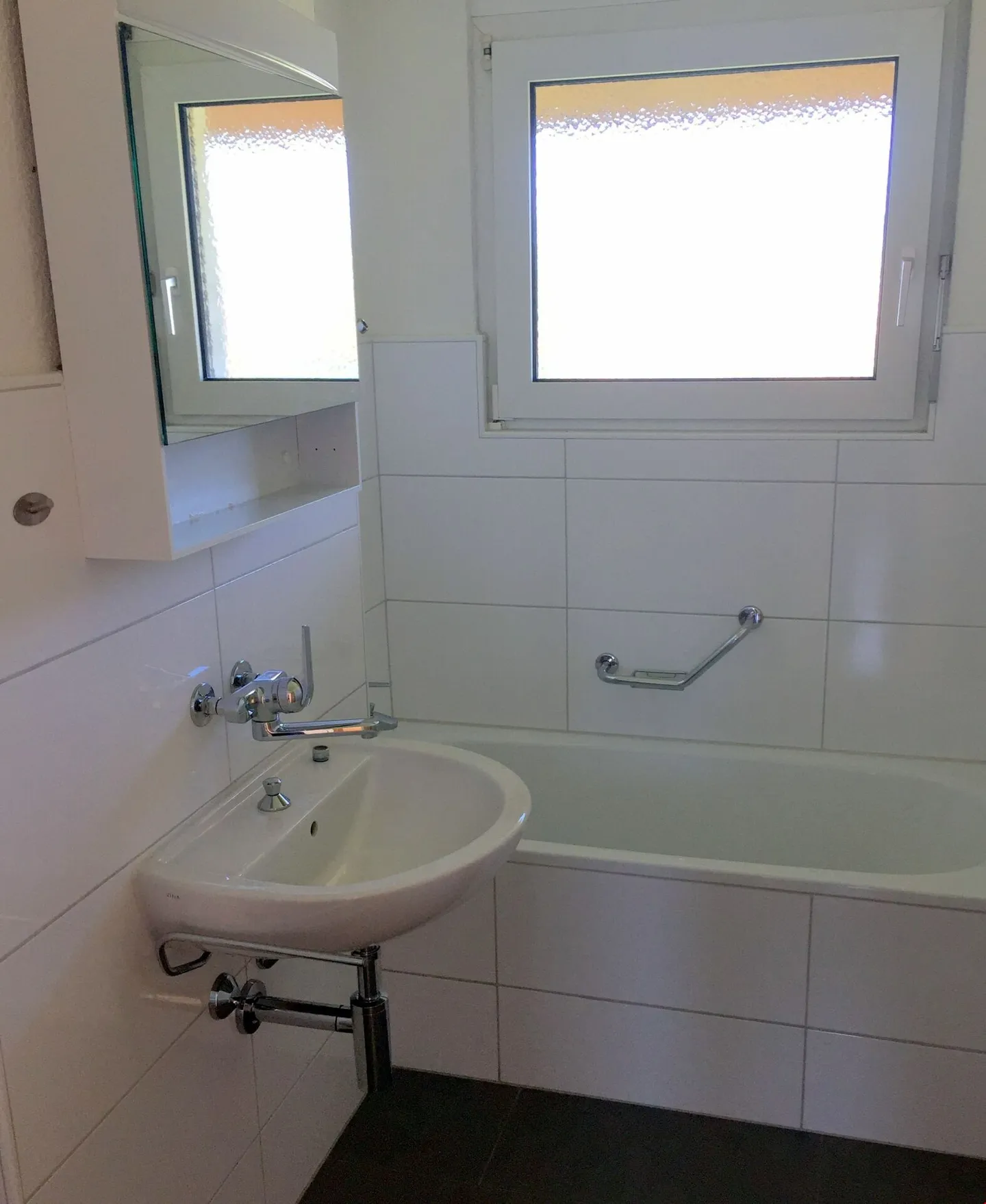 Schöne und preiswerte 4.5 Zimmer Wohnung mit 2 Balkonen - Foto 6 von 11