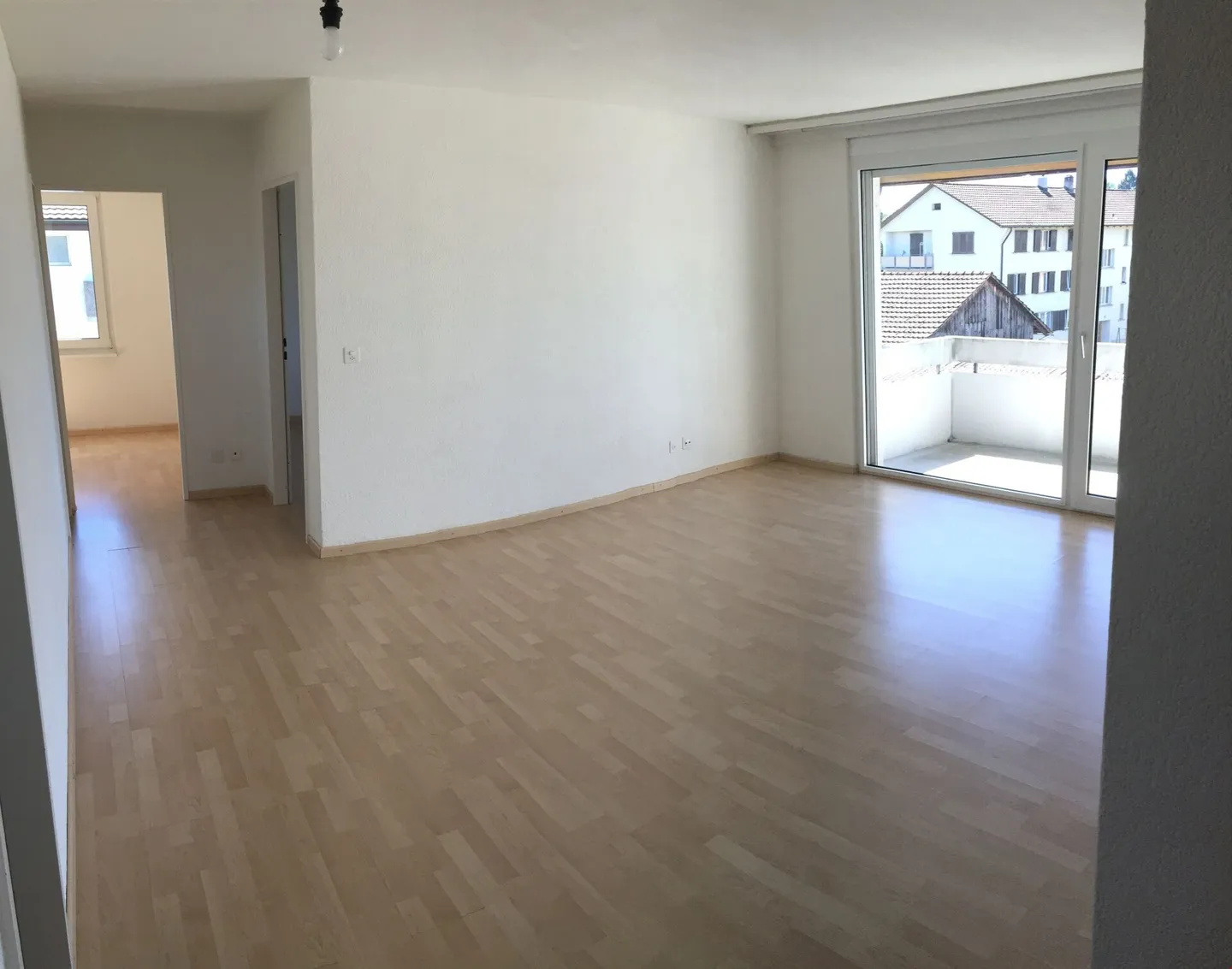Schöne und preiswerte 4.5 Zimmer Wohnung mit 2 Balkonen - Foto 1 von 11