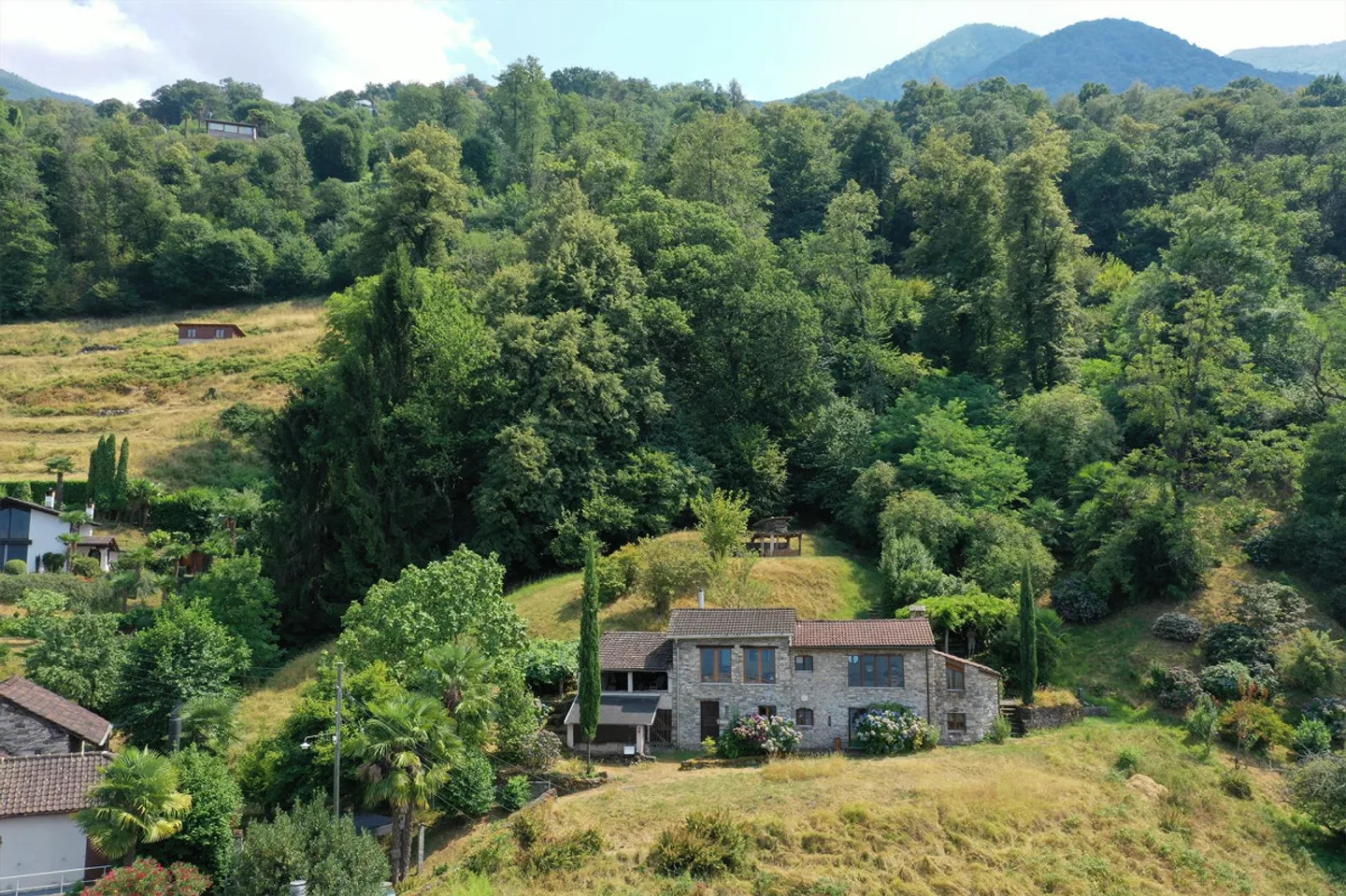 Rustico confortable avec vue panoramique sur le lac et les montagnes à Gambarogno - Photo 1 sur 19