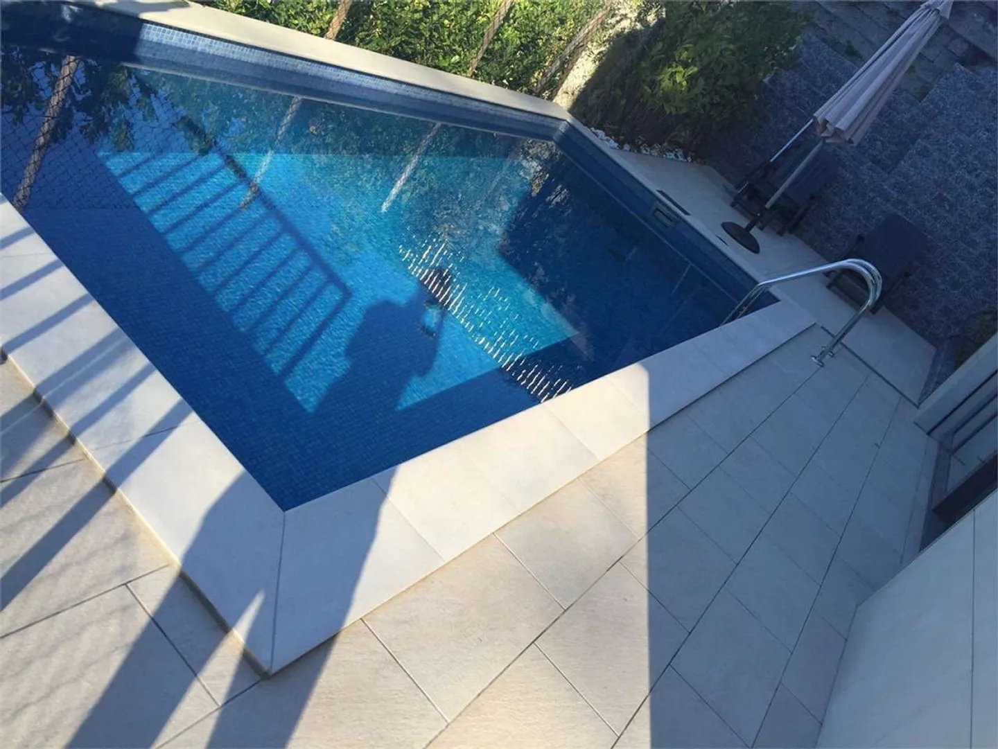 Moderne Villa mit Pool - Foto 3 von 13