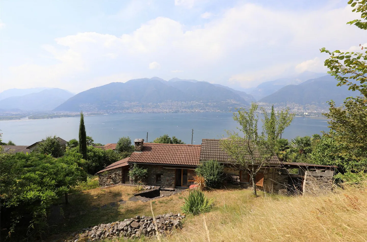 Rustico confortable avec vue panoramique sur le lac et les montagnes à Gambarogno - Photo 3 sur 19