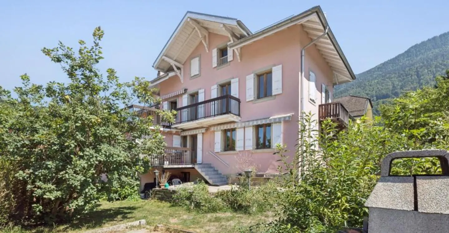 Maison Familiale Charmante avec Jardin - Photo 1 sur 12