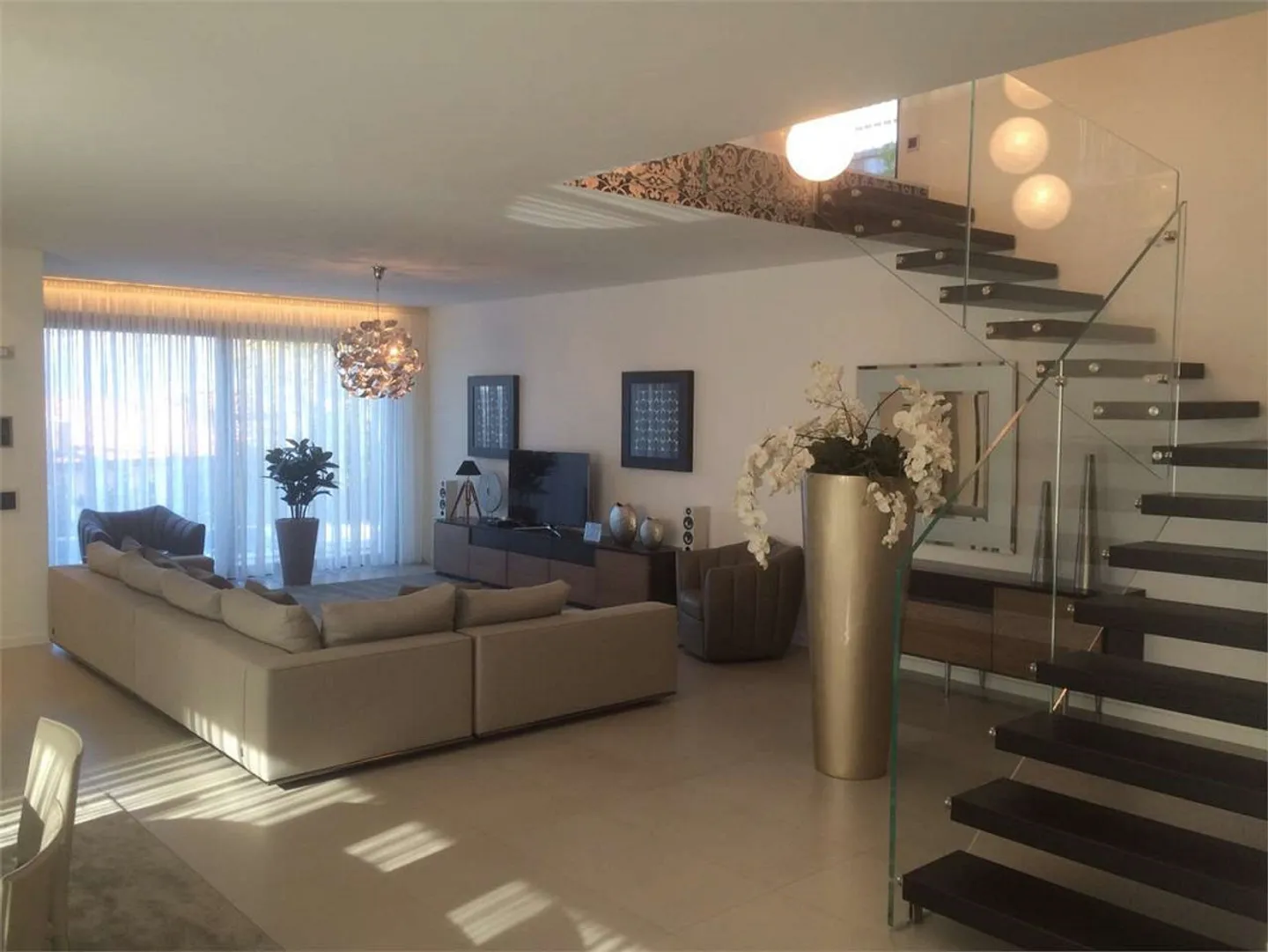 Moderne Villa mit Pool - Foto 11 von 13