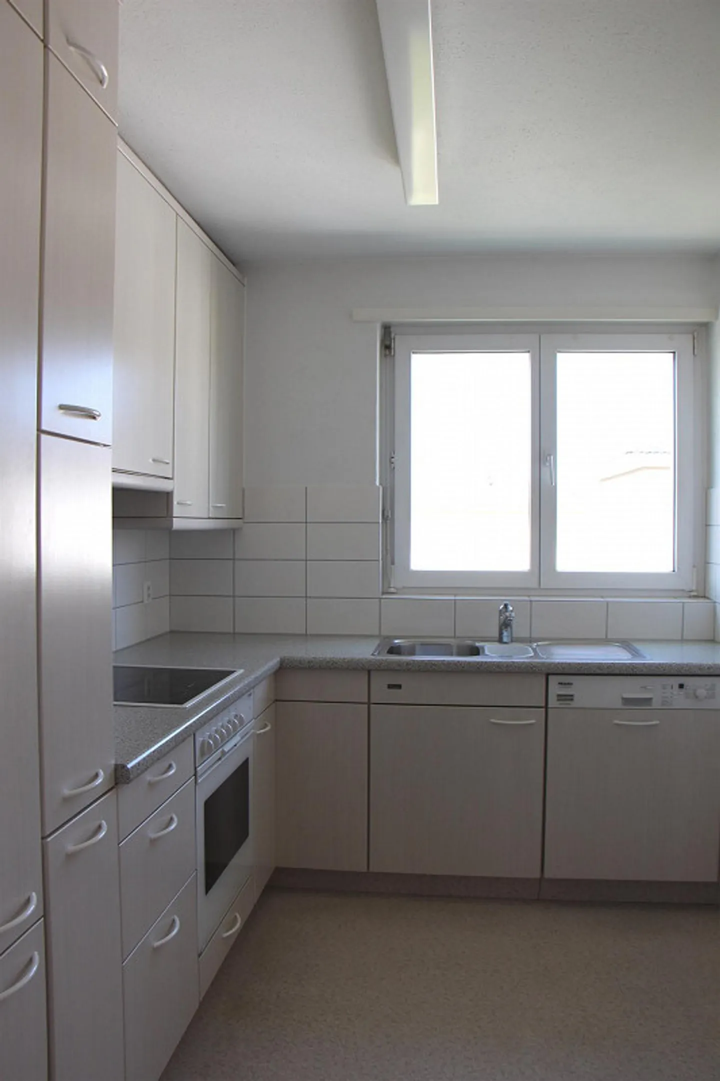 Charming apartment in a quiet location - Photo 2 of 5