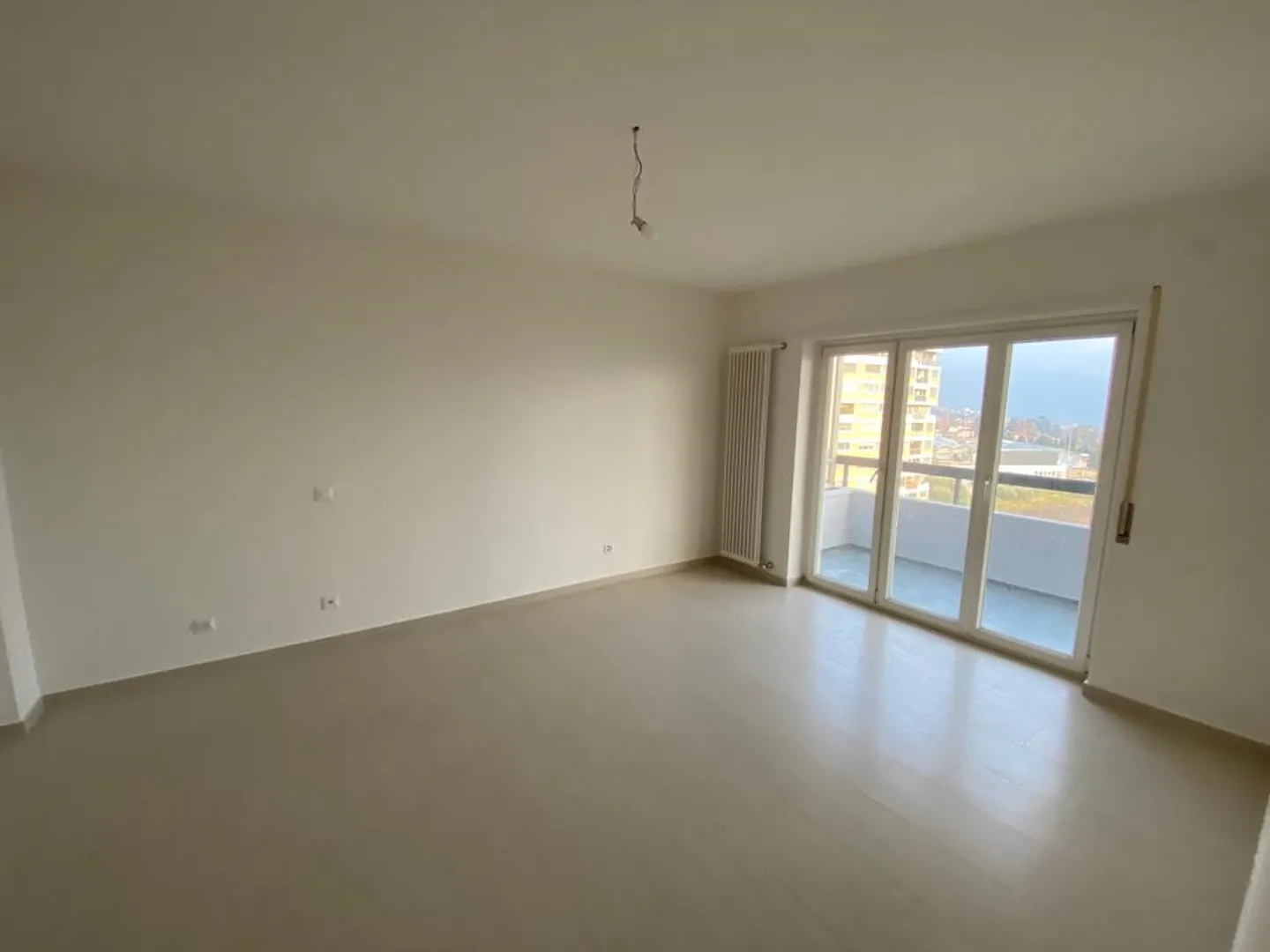 COLDRIERIO - Appartement 2,5 pièces rénové - Photo 2 sur 5