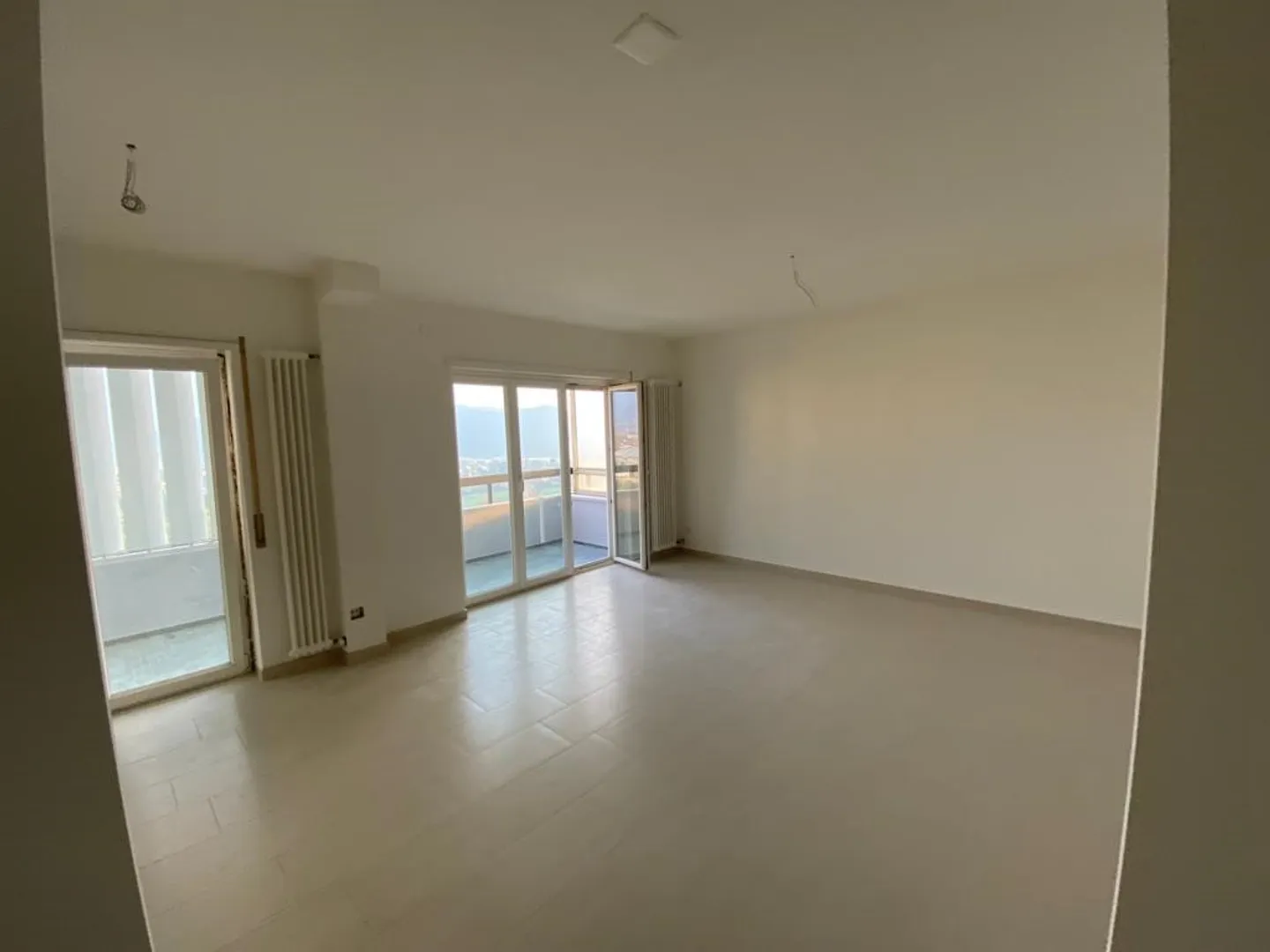 COLDRIERIO - Appartement 2,5 pièces rénové - Photo 3 sur 5