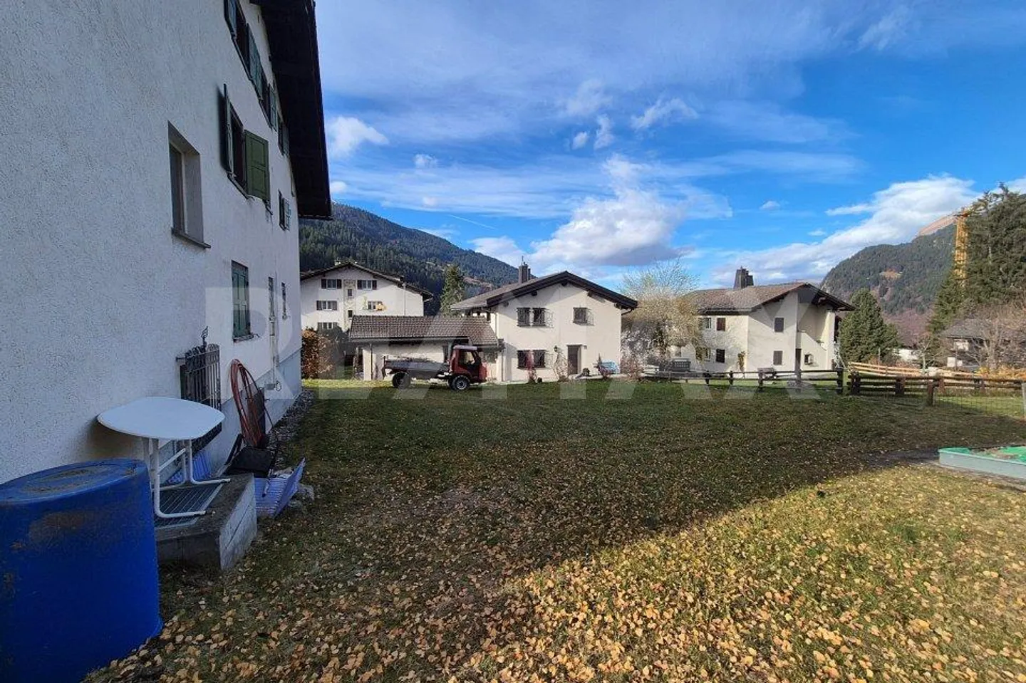 Maison multifamiliale avec espace environnant - Photo 6 sur 7