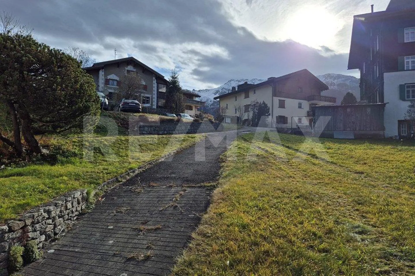 Maison multifamiliale avec espace environnant - Photo 4 sur 7