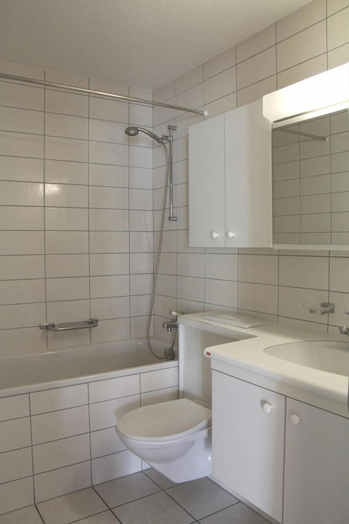 Charming apartment in a quiet location - Photo 3 of 5