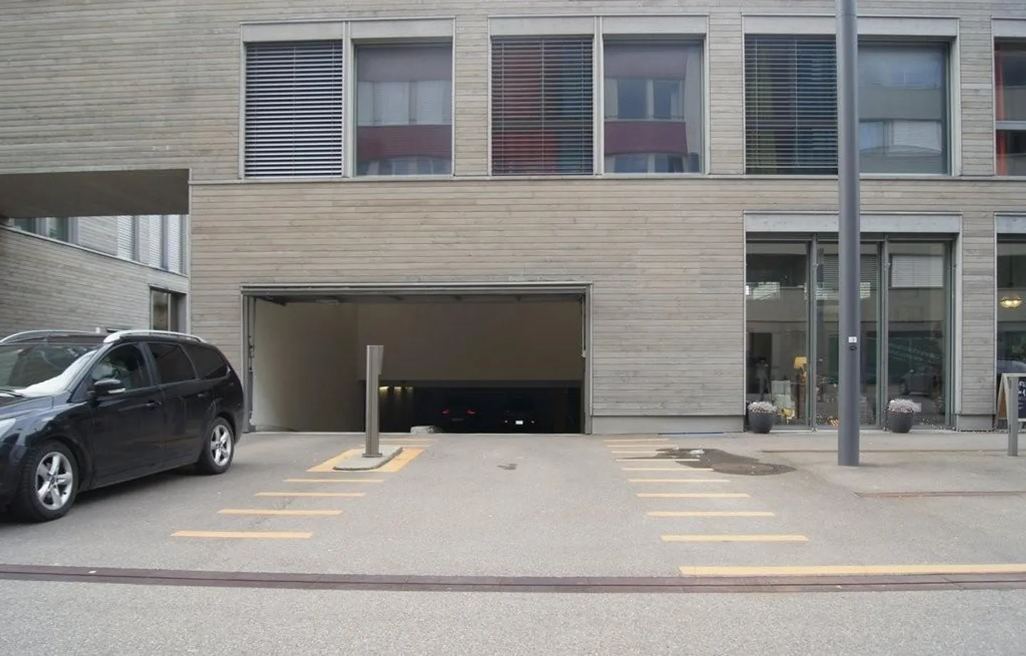 Motorradparkplatz in Neuhegi - Foto 2 von 2