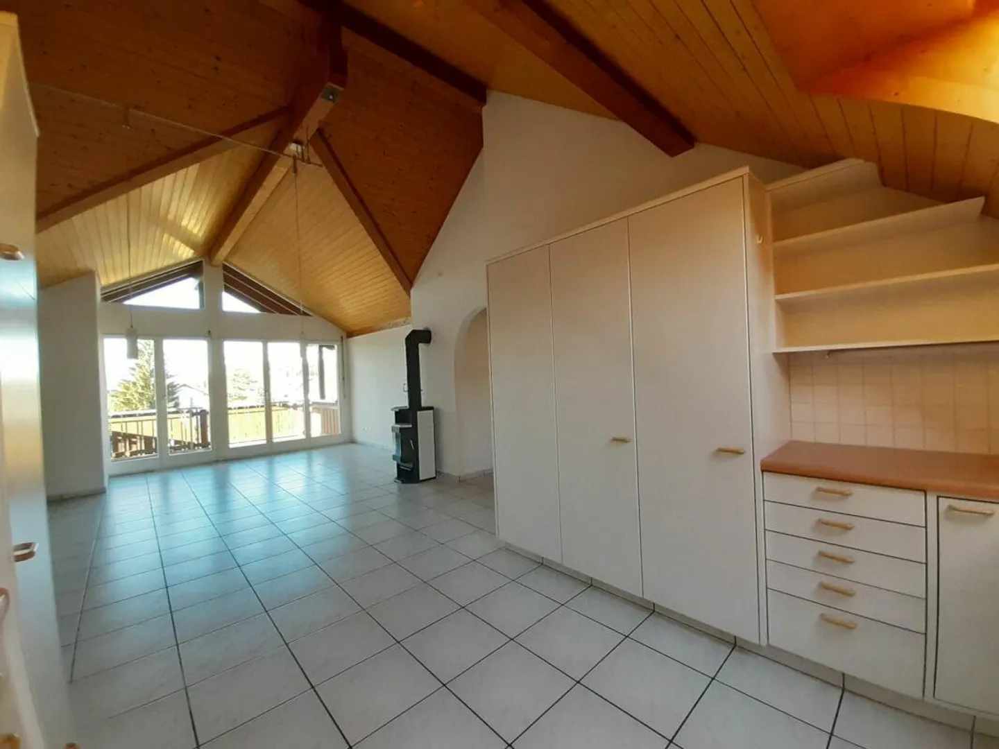 3 1/2 Room Attic Apartment - Photo 2 of 6