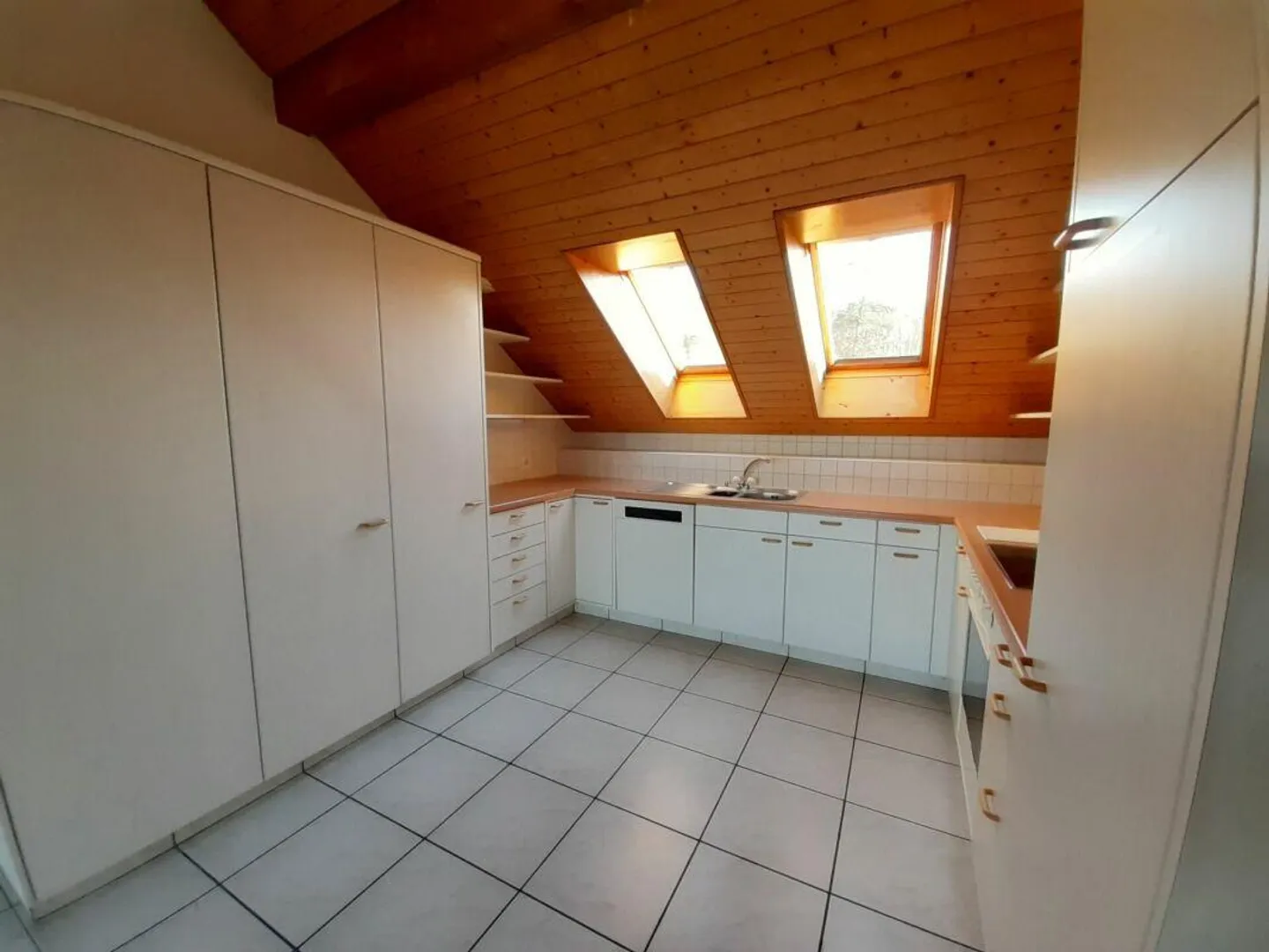 3 1/2 Room Attic Apartment - Photo 3 of 6