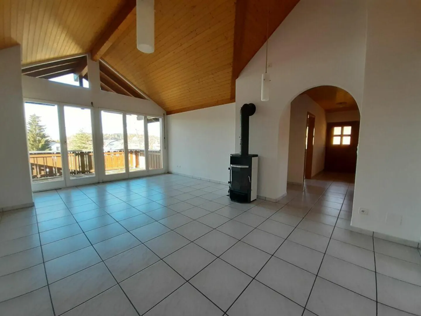 3 1/2 Room Attic Apartment - Photo 4 of 6