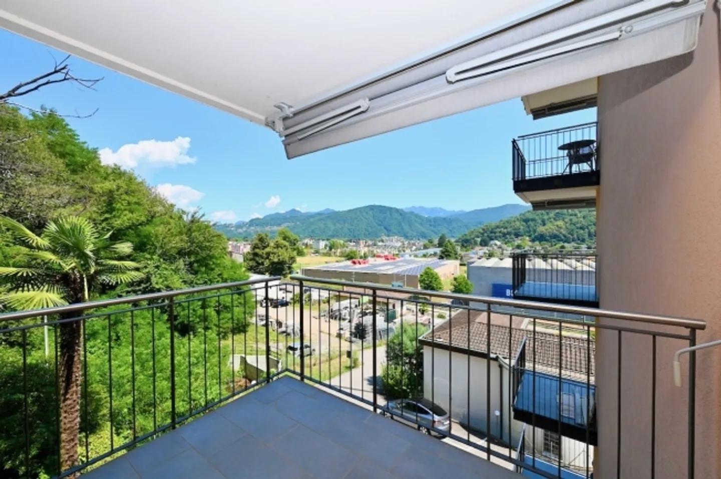 Appartamento vacanze accogliente con vista lago e montagna - Foto 11 di 13