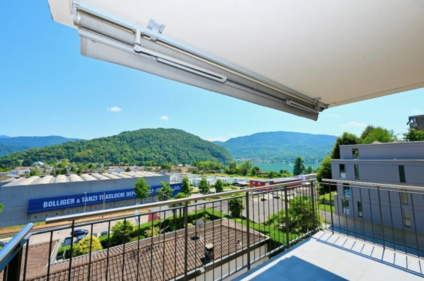 Appartamento vacanze accogliente con vista lago e montagna - Foto 6 di 13
