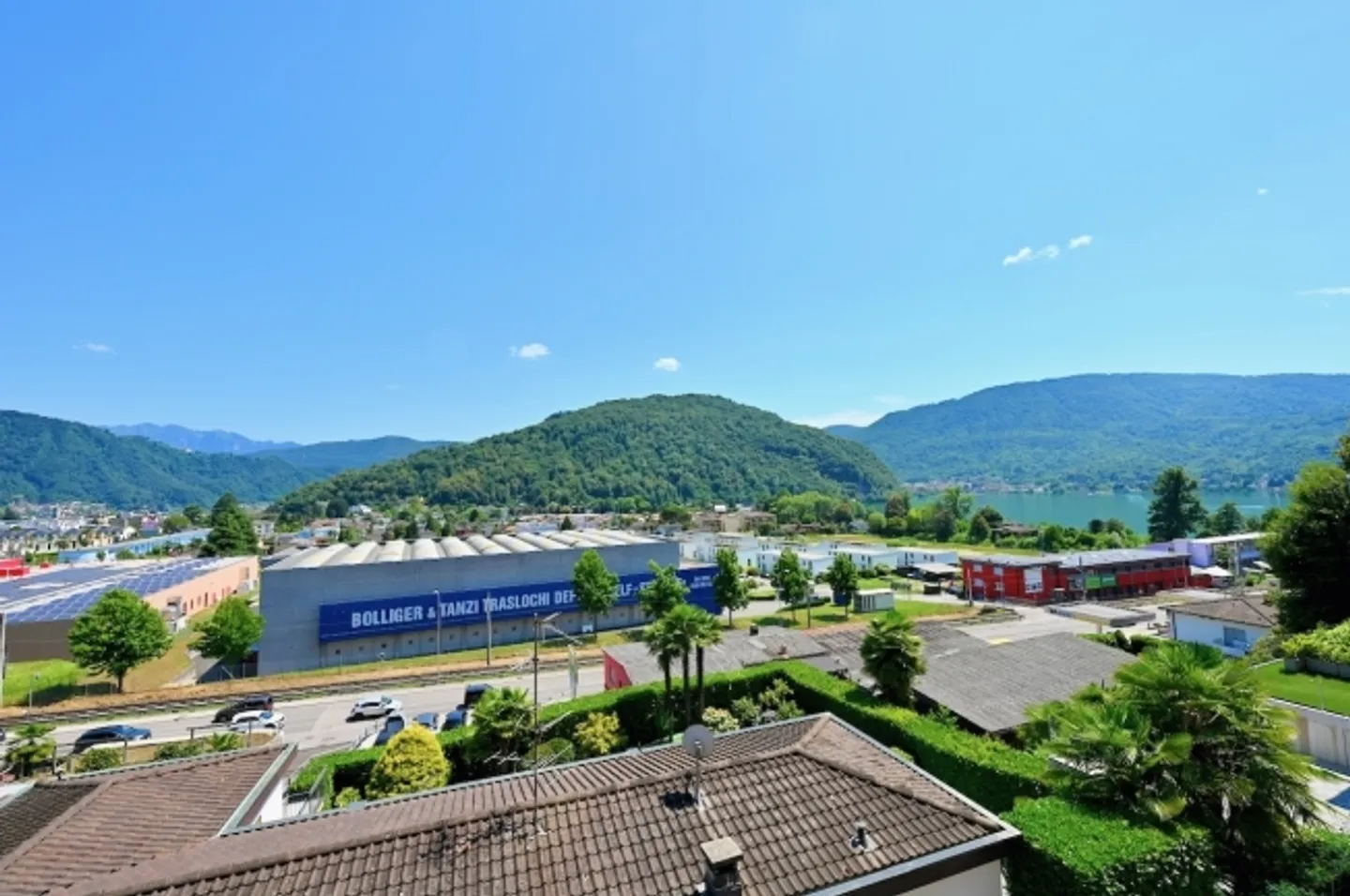 Appartamento vacanze accogliente con vista lago e montagna - Foto 7 di 13
