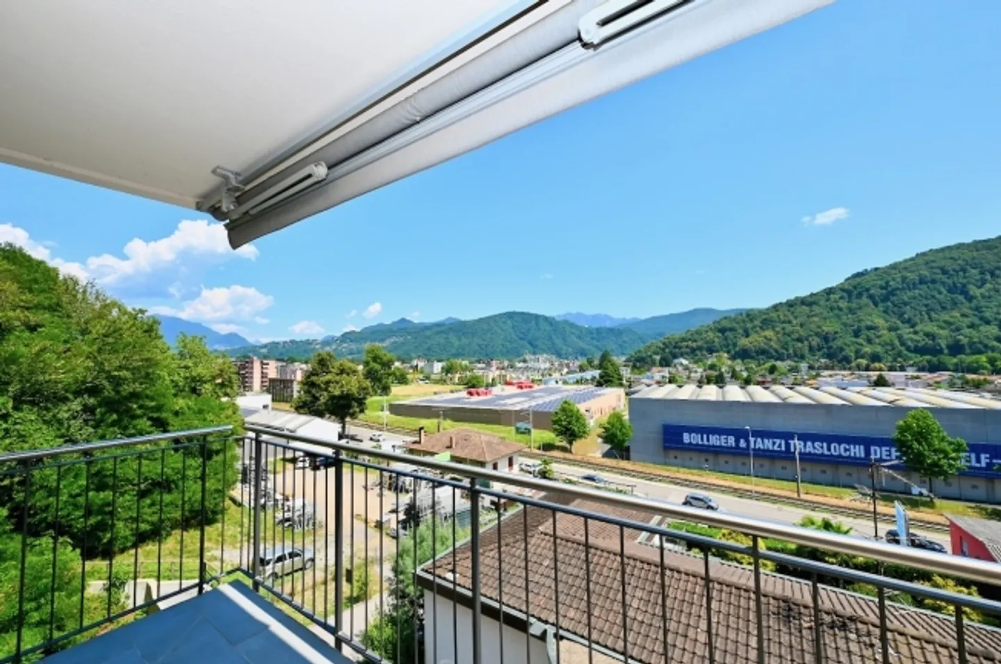Appartamento vacanze accogliente con vista lago e montagna - Foto 8 di 13