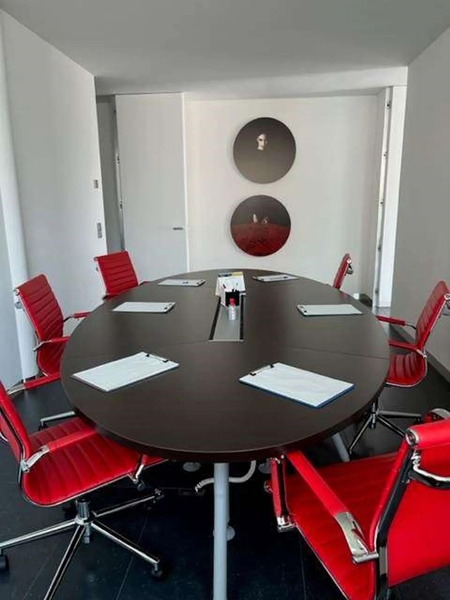 Modern Office in the Heart of Paradiso - Photo 2 of 7