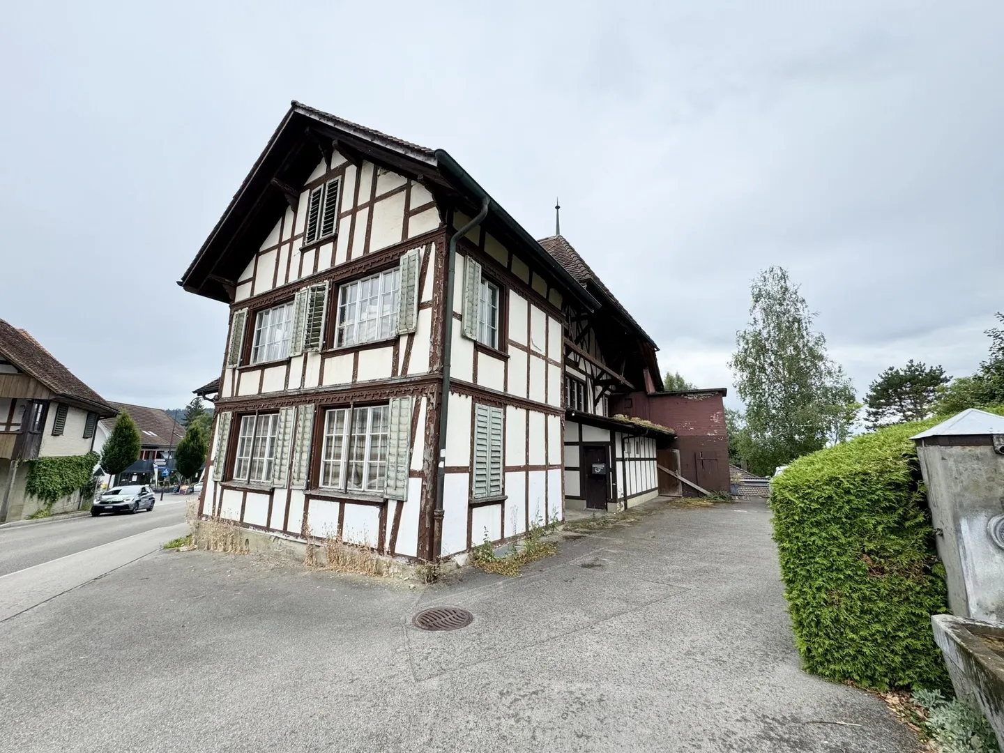 Vielfältige Möglichkeiten: Mehrfamilienhaus mit Platz für Ihre Visionen! - Foto 1 von 4