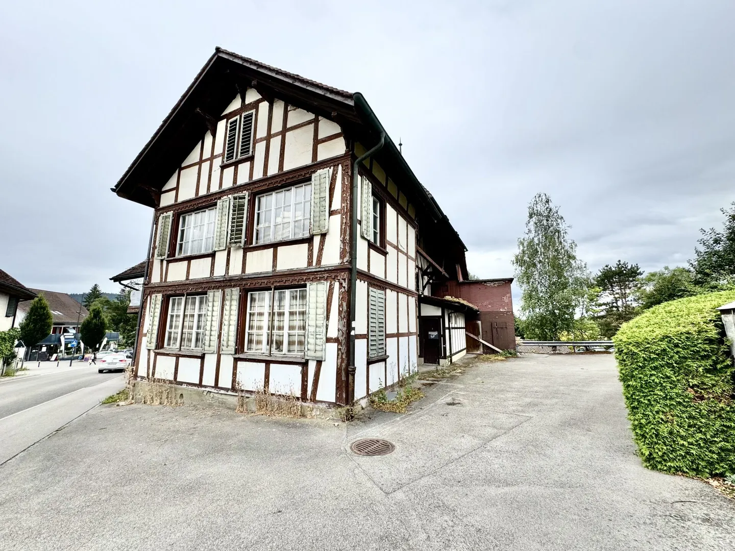 Vielfältige Möglichkeiten: Mehrfamilienhaus mit Platz für Ihre Visionen! - Foto 3 von 4