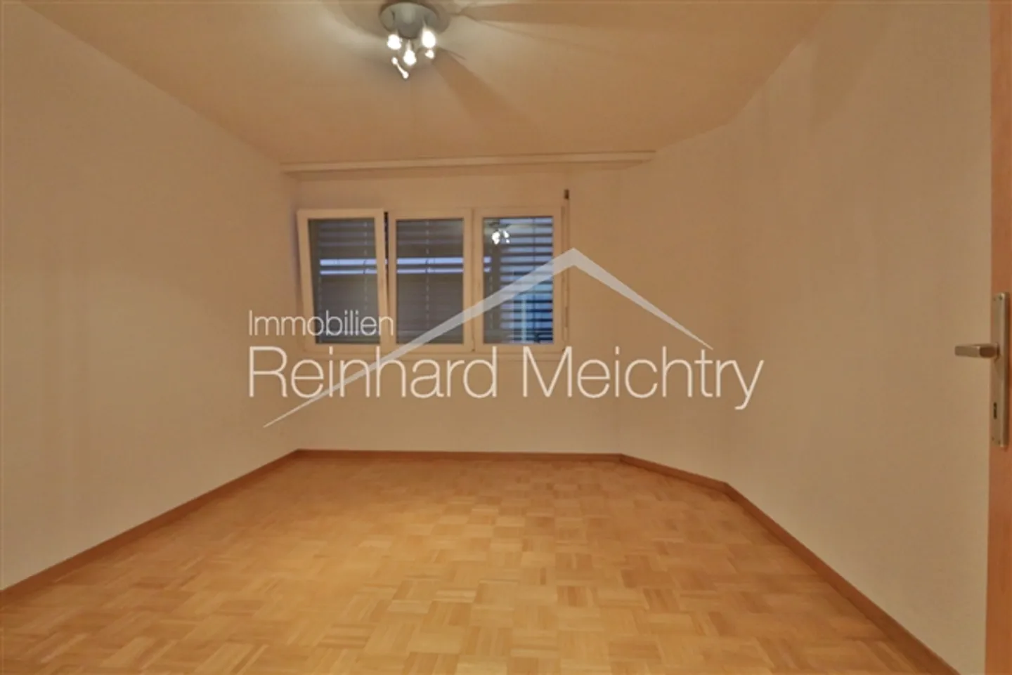 Appartement de location 3,5 pièces à 5 minutes de la gare NEAT et de LONZA - Photo 18 sur 20