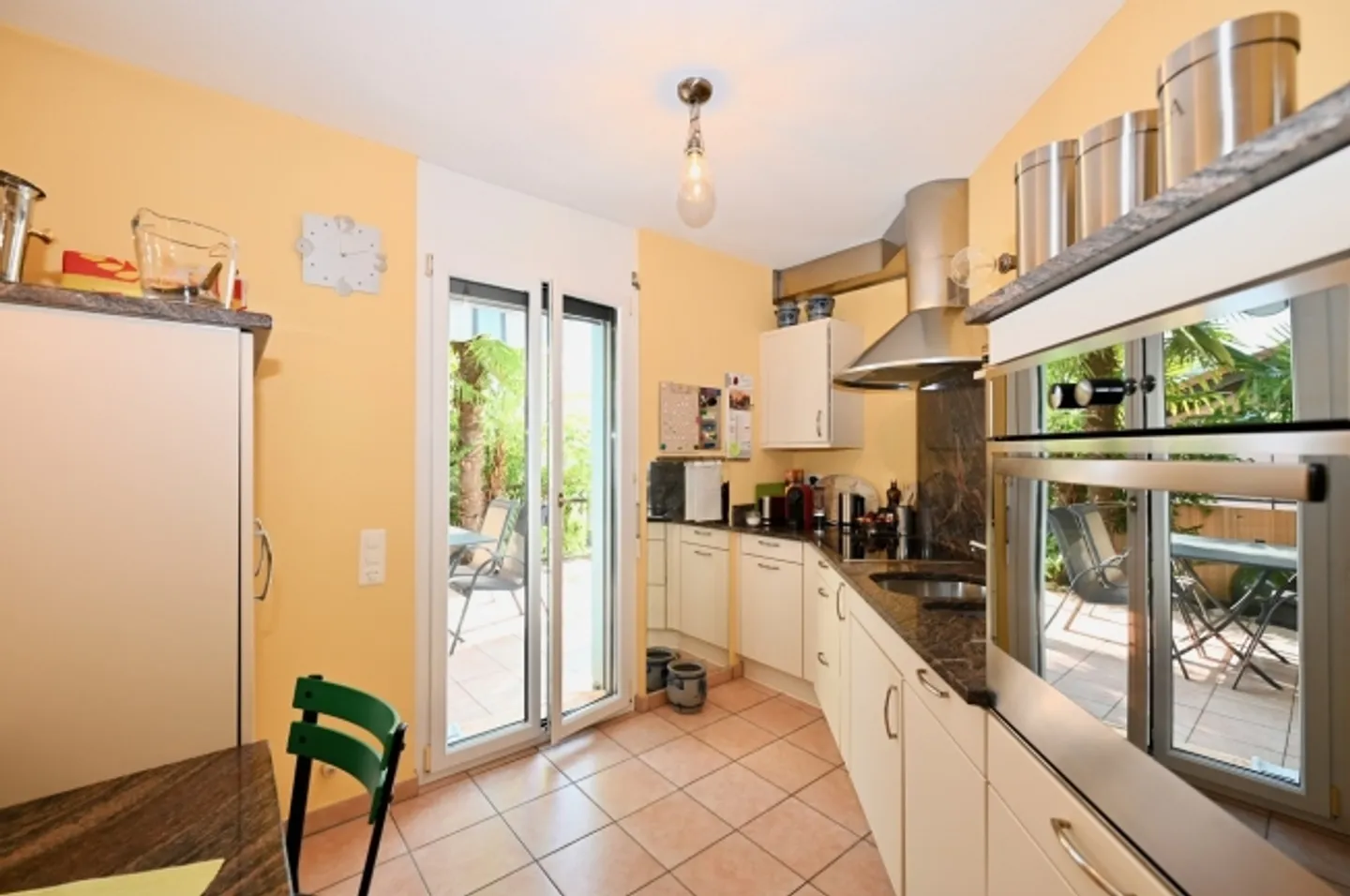 Villa moderna con giardino e vigneto terrazzato - Foto 8 di 17