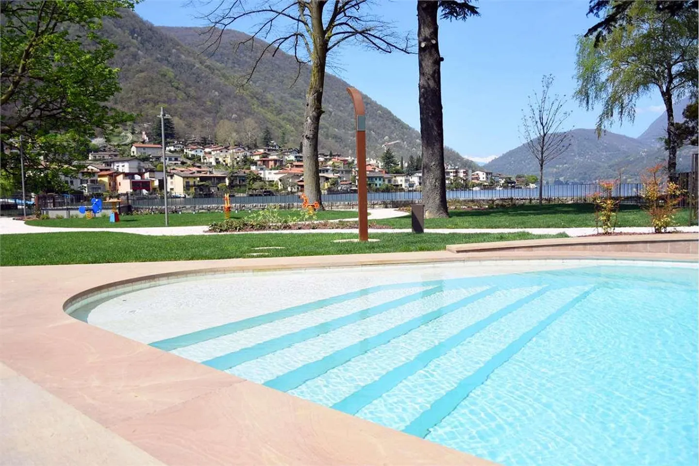RIVA SAN VITALE: LUSSUOSO APPARTAMENTO 3.5 STANZE AL LAGO - Foto 9 di 10