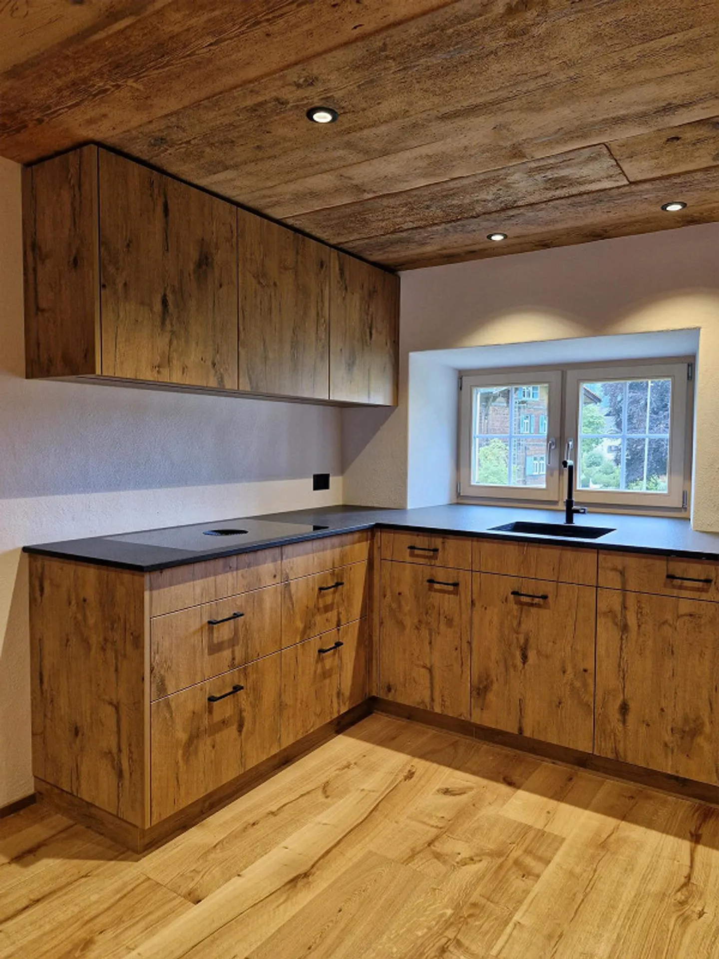 Beautiful, large 5.5 room apartment with garden in the best location - Photo 4 of 12