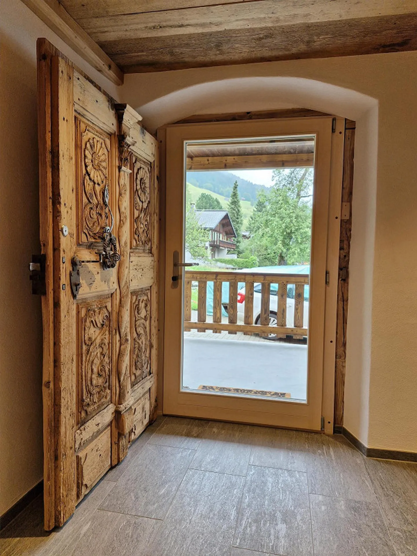 Beautiful, large 5.5 room apartment with garden in the best location - Photo 1 of 12