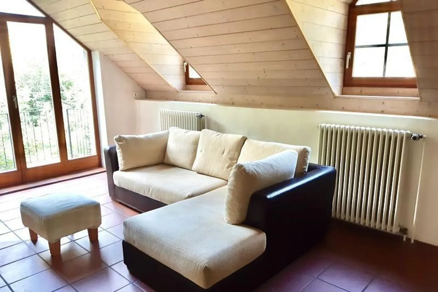 Maison de 5 1/2 pièces avec belle extension dans un emplacement pittoresque - Photo 4 sur 25