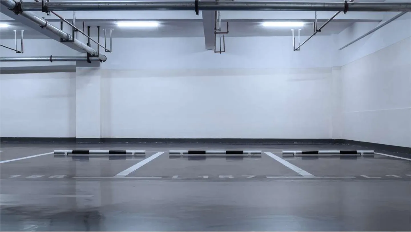 Indoor parking spaces for vintage or special cars - Photo 1 of 1