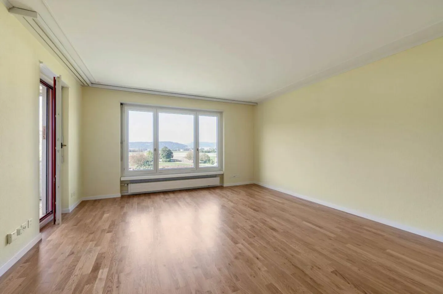 Quietly located 3.5-room apartment on the top floor with Limmat view - Photo 2 of 11