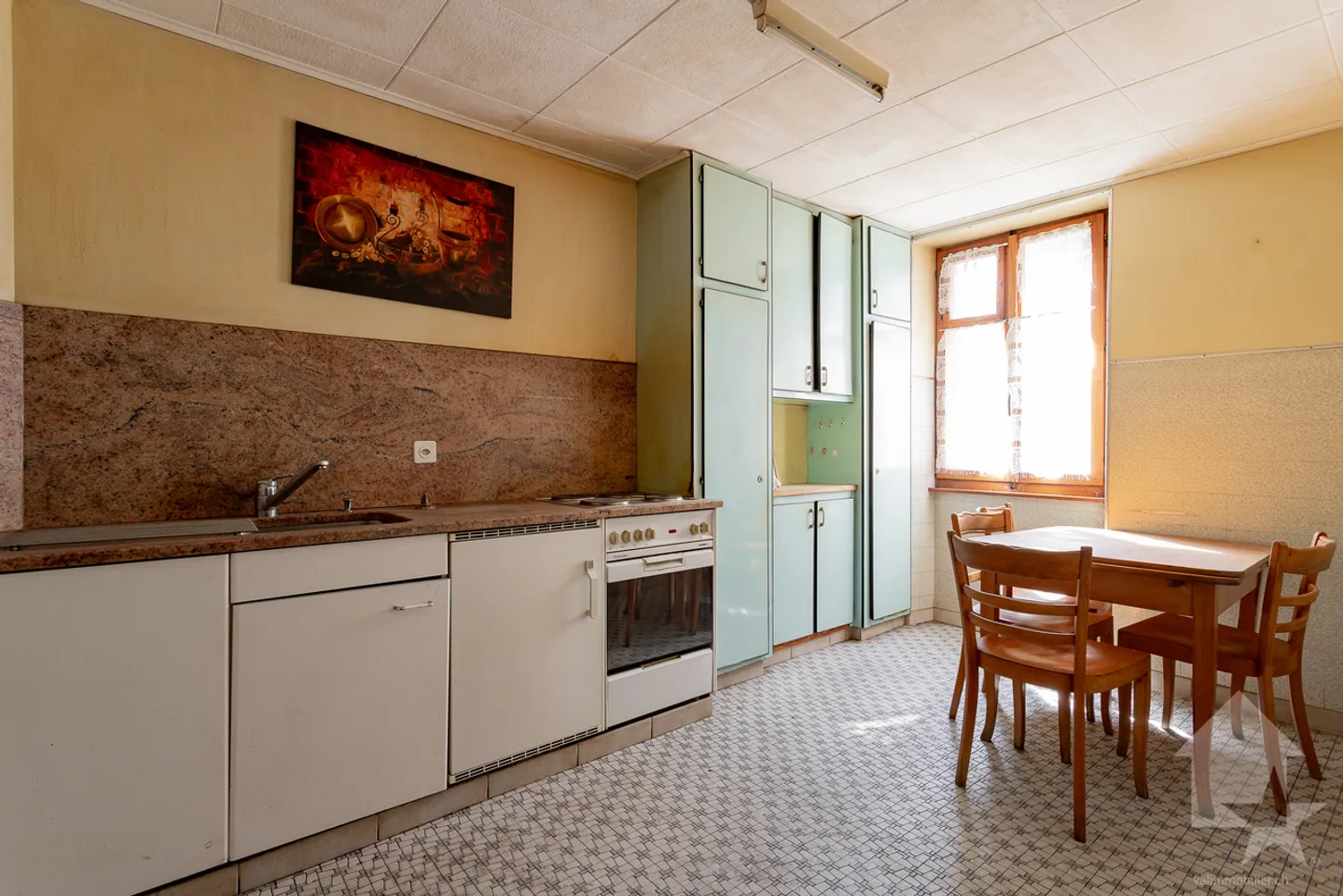 Single-storey house for renovation, 10 rooms + commercial spaces, 400 m2 - Photo 15 of 24