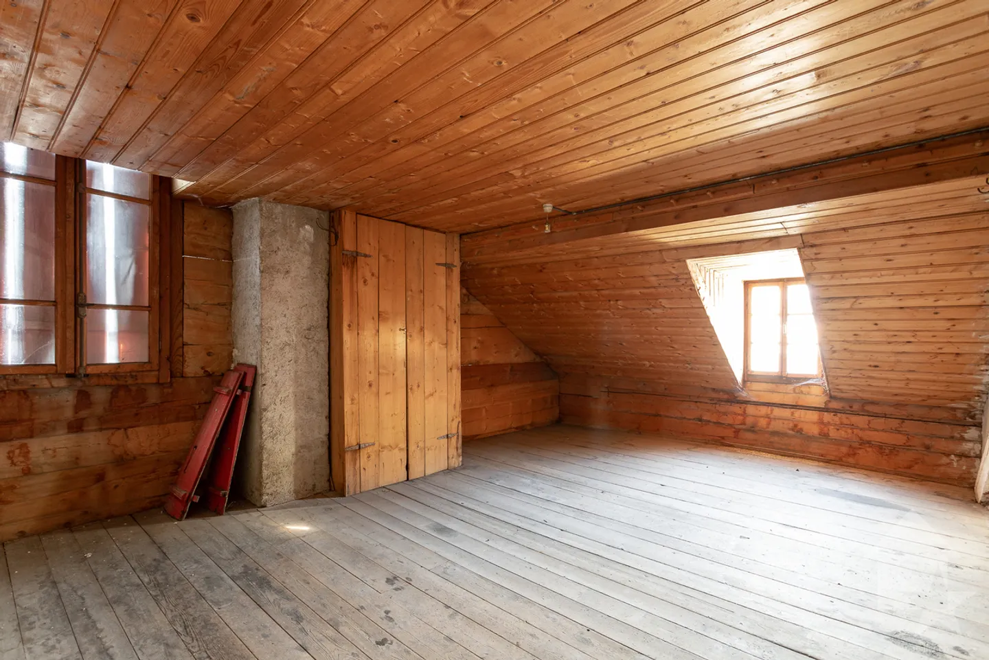 Single-storey house for renovation, 10 rooms + commercial spaces, 400 m2 - Photo 18 of 24