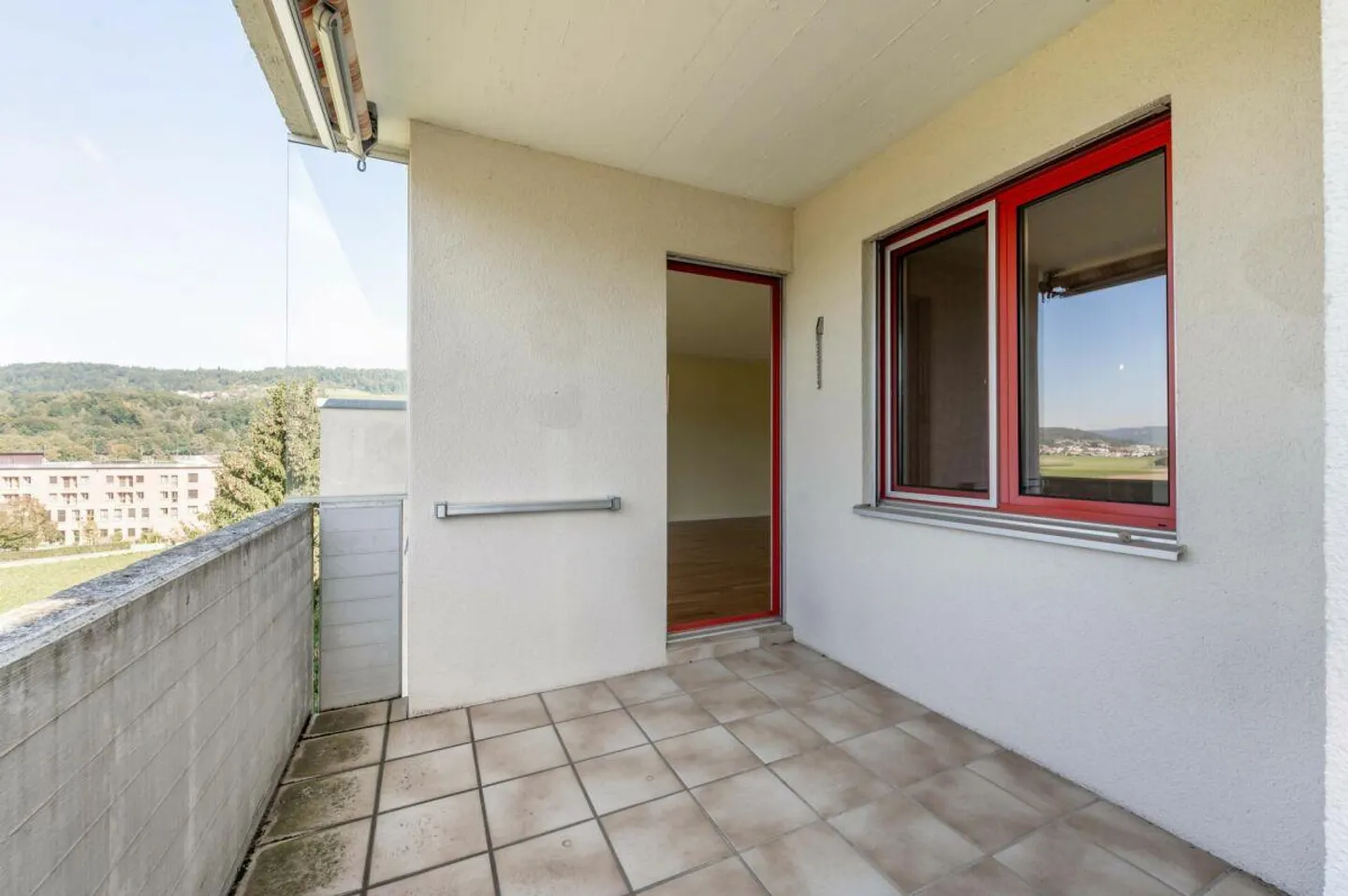 Quietly located 3.5-room apartment on the top floor with Limmat view - Photo 10 of 11