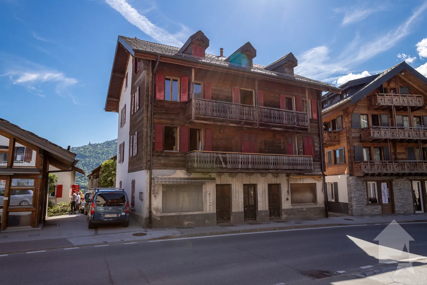 Single-storey house for renovation, 10 rooms + commercial spaces, 400 m2 - Photo 23 of 24