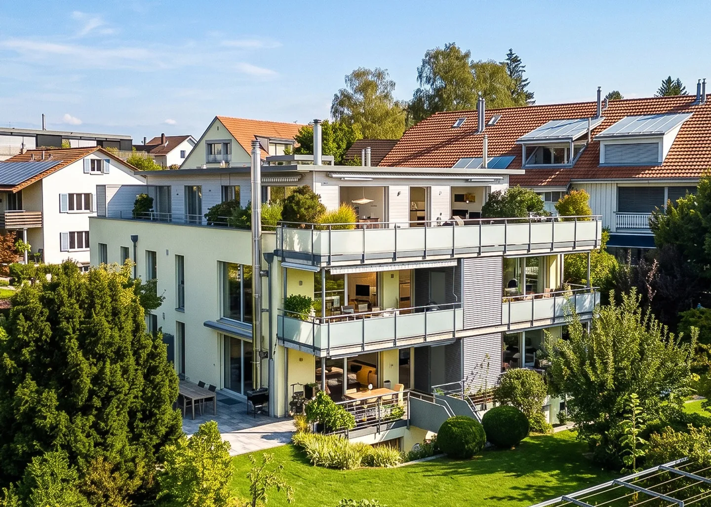 APPARTAMENTO CON GIARDINO SPAZIOSO IN UNA POSIZIONE POPOLARE A MURI - Foto 1 di 14