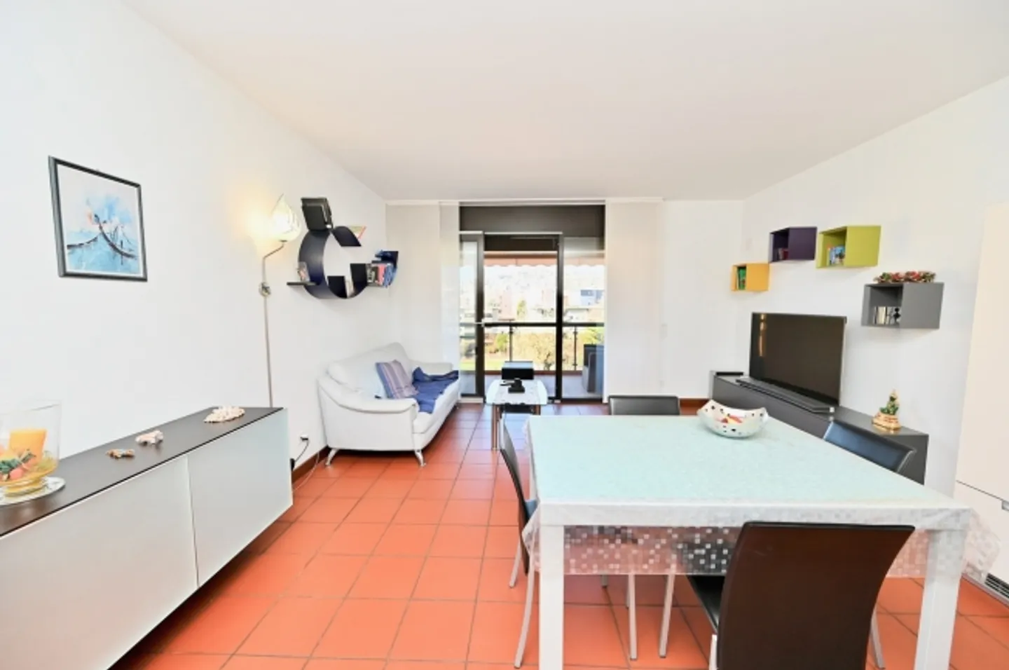 Appartement lumineux de 3,5 pièces avec balcon et vue dégagée à Viganello - Photo 3 sur 12