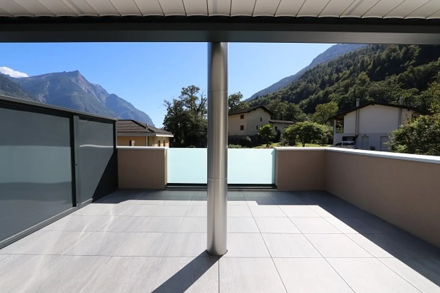 luxurious new villa with stunning views - Photo 7 of 13