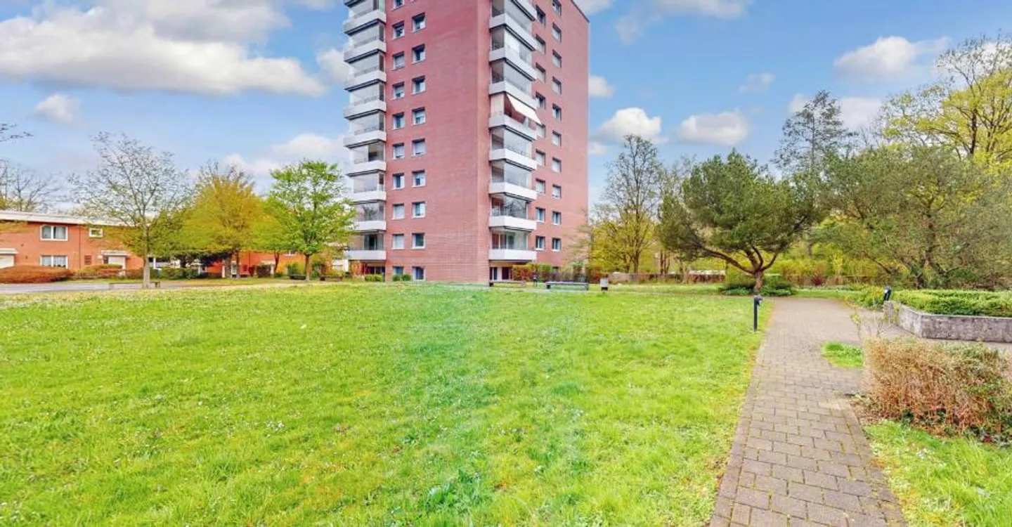 Grosse 3-Zimmerwohnung mit herrlicher Aussicht - Foto 1 von 8