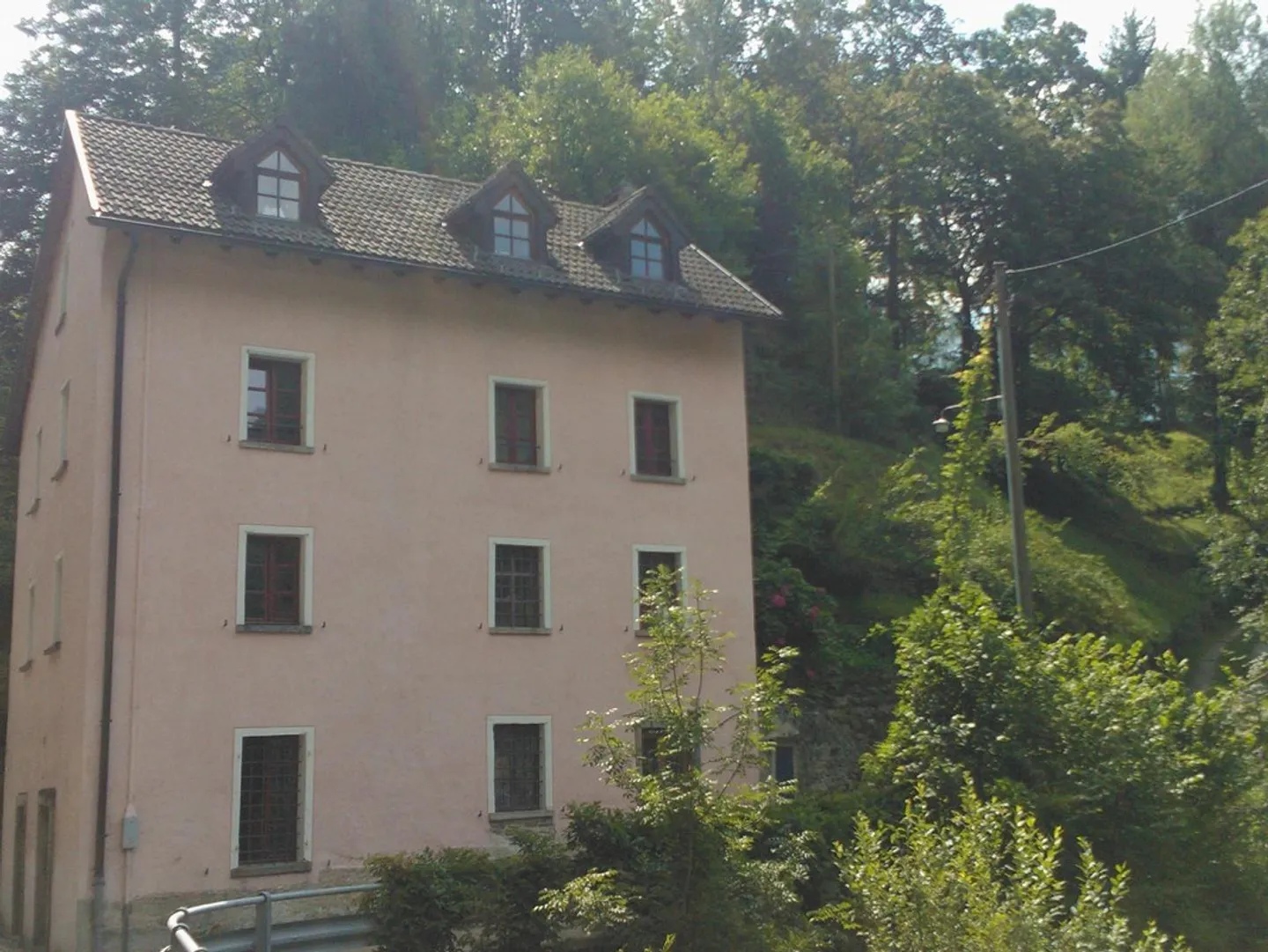 Maison de 5 1/2 pièces avec belle extension dans un emplacement pittoresque - Photo 22 sur 25