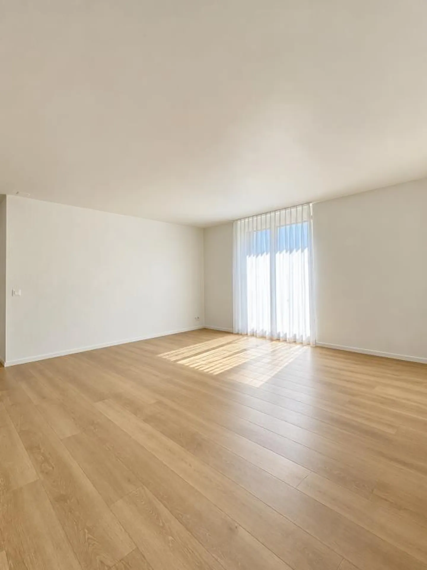 Nearly new 3.5-room apartment in the heart of Mels - Photo 1 of 8