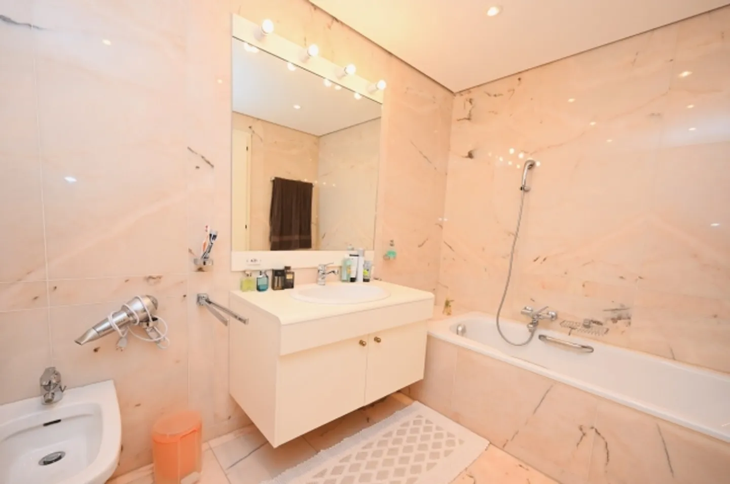 Appartement lumineux de 3,5 pièces avec balcon et vue dégagée à Viganello - Photo 9 sur 12