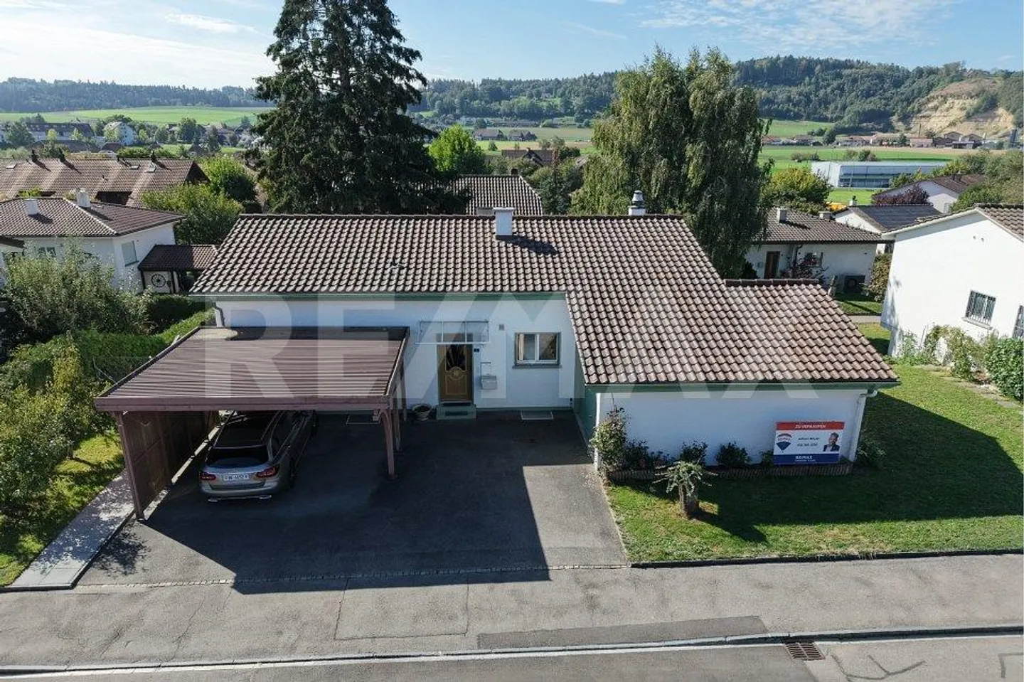 Casa unifamiliare indipendente di 6,5 stanze con charme a Schüpfen - Foto 2 di 13